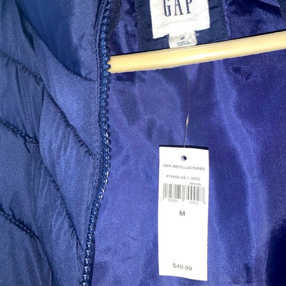 NEW Gap Vest -Medium - Picture 5 of 6